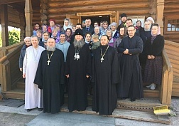 Архиерейское богослужение на Питерском подворье Архиерейское богослужение на Питерском подворье