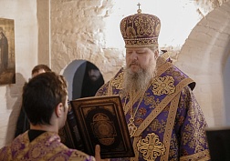 Архиерейская служба в обители