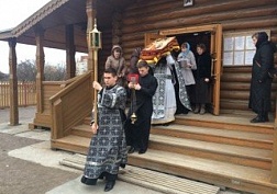 Богослужения Великой Пятницы и Великой Субботы.