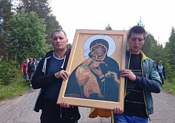Крестный ход ко Святому озеру Крестный ход ко Святому озеру