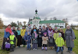 «Трудные» дети посетили Антониево-Сийский монастырь