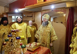 Литургия на монастырском подворье Литургия на монастырском подворье