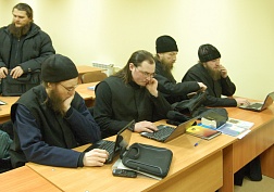 Студенты отправились на сессию Студенты отправились на сессию