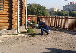 Уборка на территории храма